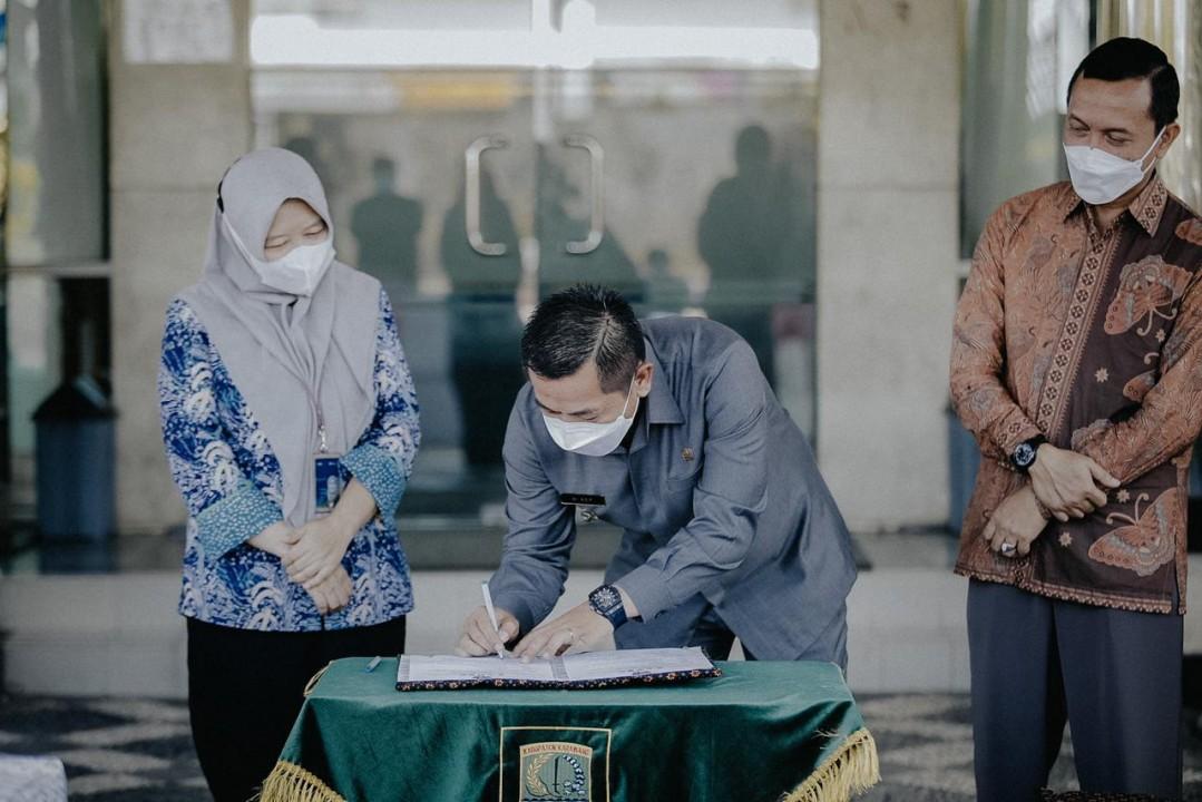 Kasus Covid-19 Melonjak Lagi, Peruri Berikan Bantuan APD Untuk Tenaga Kesehatan di Karawang