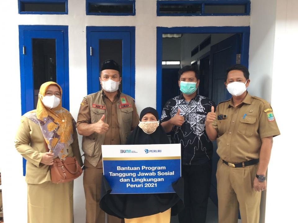 Konsisten Bantu Warga, Peruri Renovasi Rumah Tidak Layak Huni di Karawang