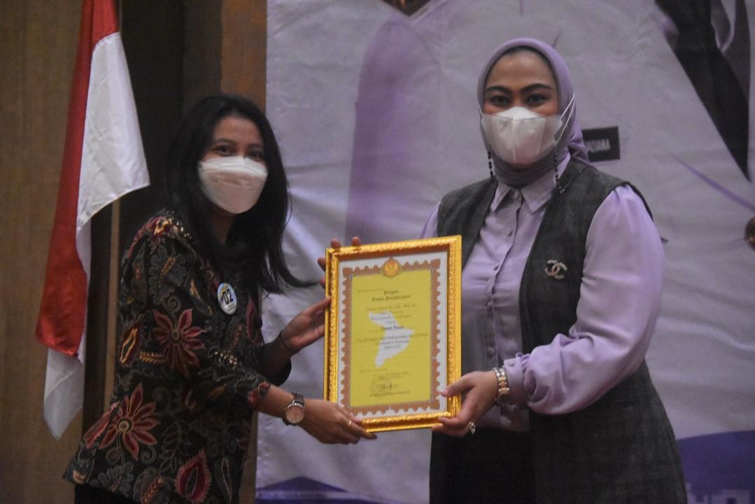 Konsisten Jalankan Program TJSL, Peruri Terima Penghargaan dari Pemkab Karawang