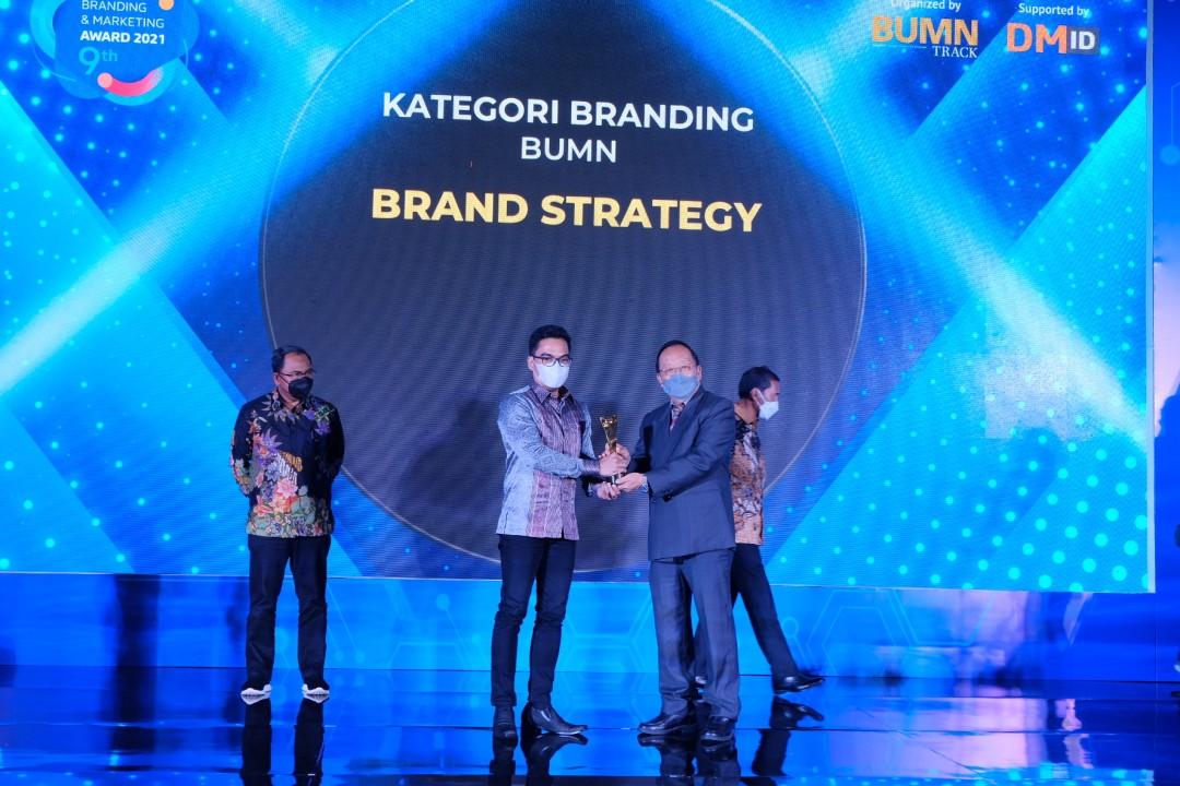 Berhasil Memperkuat Positioning Sebagai Penjamin Keaslian, Peruri Raih Penghargaan Brand Strategy